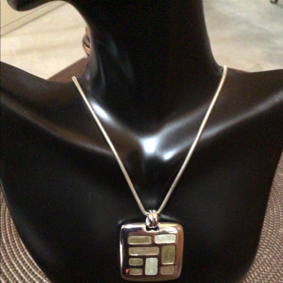 New Silver Pendent Necklace. - Picture 3 of 7